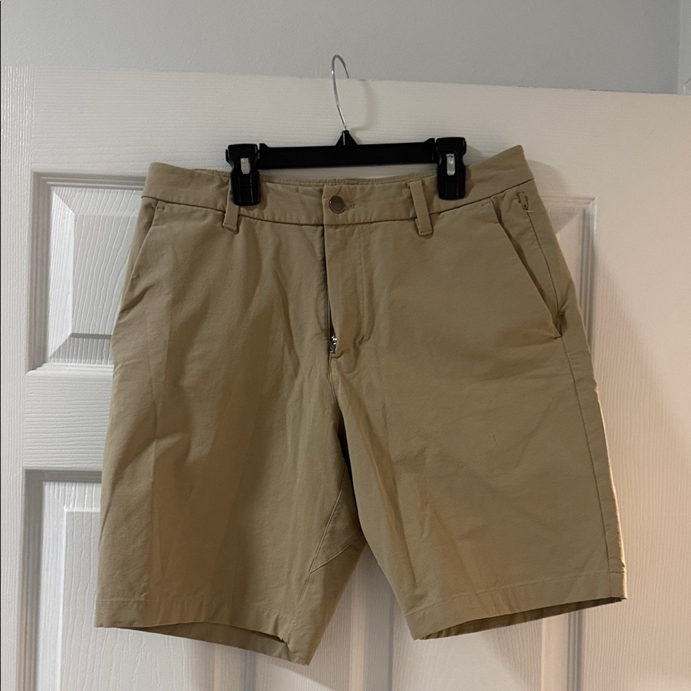 lululemon athletica Men's Khaki Golf Shorts